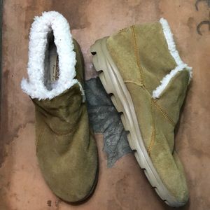 Leather Skecher on the go booties